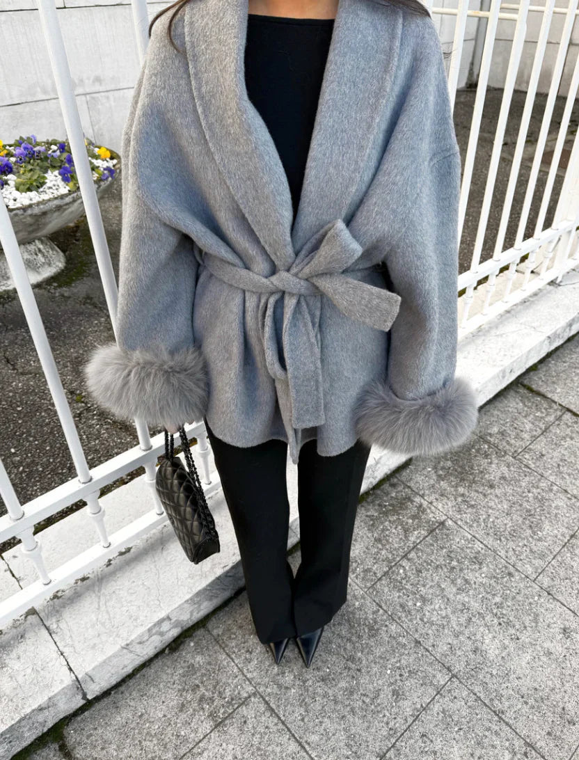 Melissa – Eleganter Mantel mit Pelzdetails