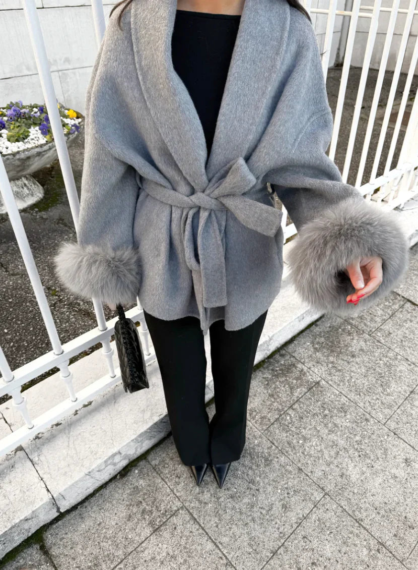 Melissa – Eleganter Mantel mit Pelzdetails