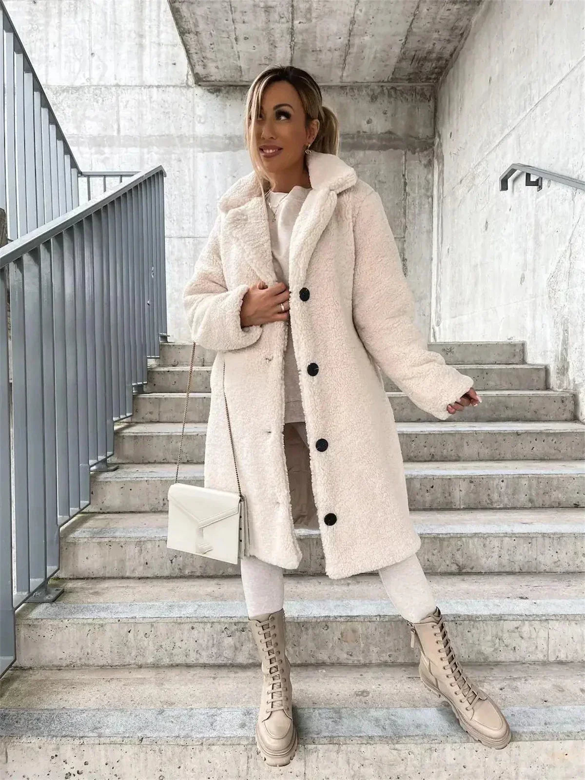 Monica - Stilvoller Teddy Mantel