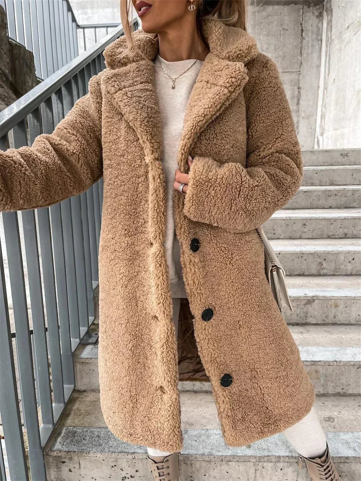 Monica - Stilvoller Teddy Mantel