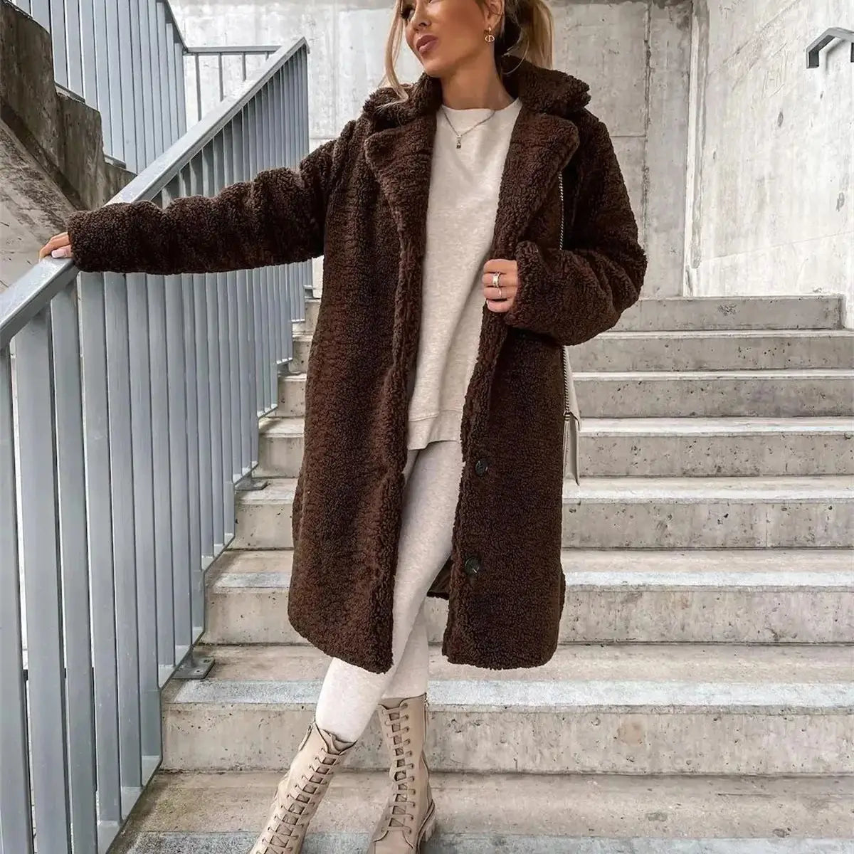 Monica - Stilvoller Teddy Mantel